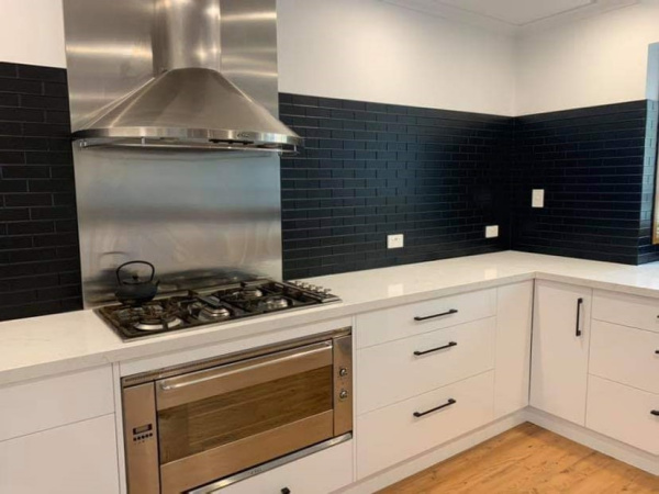 apm_black_brick_splashback