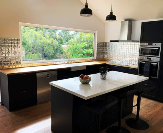 apm heysen raw splashback black kitchen