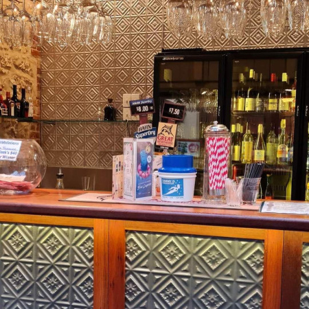 apm kensington bar front