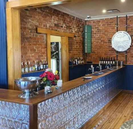 apm_renaissance_bar_crop