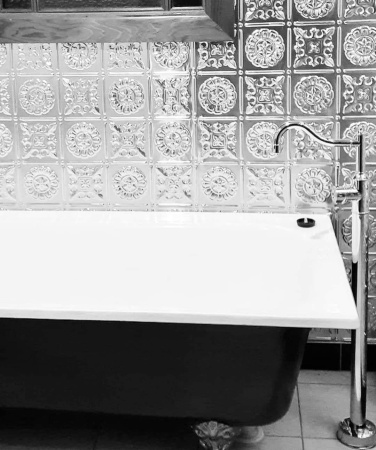 apm_valentino_bathroom